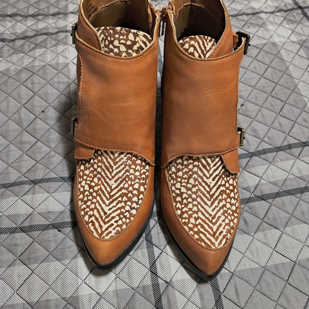 Chic Tan Leather Ankle Booties